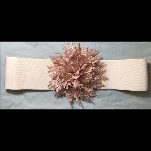 Authentic Vintage 80’s Wide Stretch Cinch Belt - Picture 4 of 13